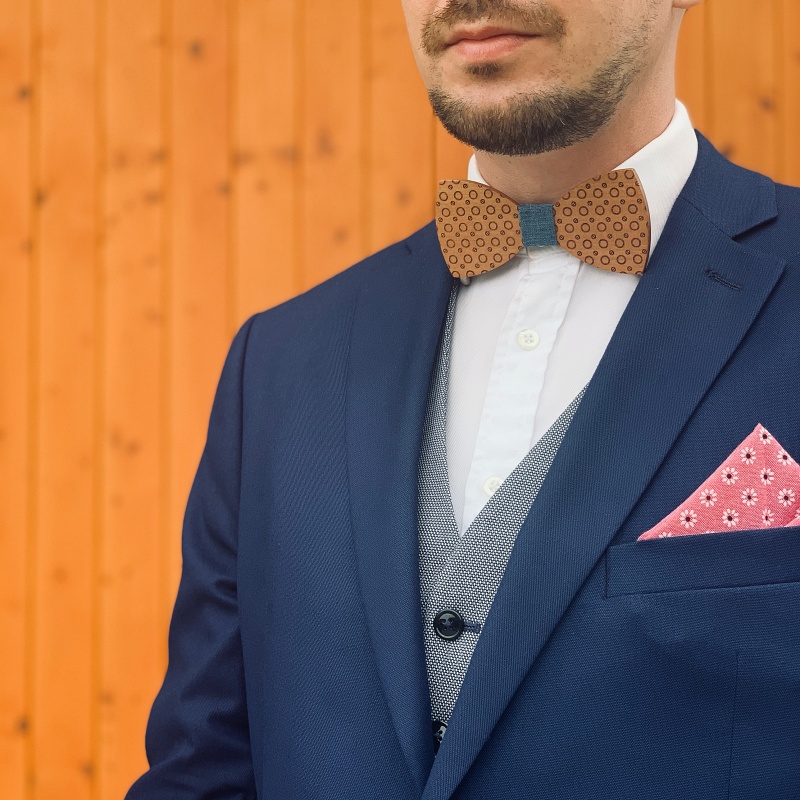 Dřevěný pánský motýlek Mahoosive Matice - modrý 