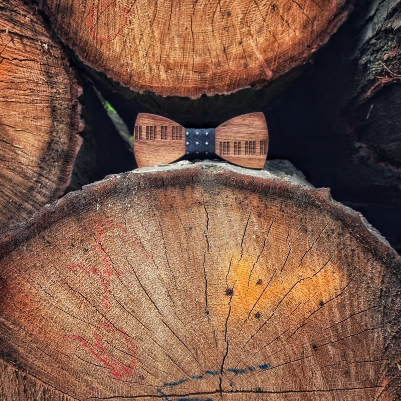 Dřevěný pánský motýlek Piano klávesy Hvězdy černé 