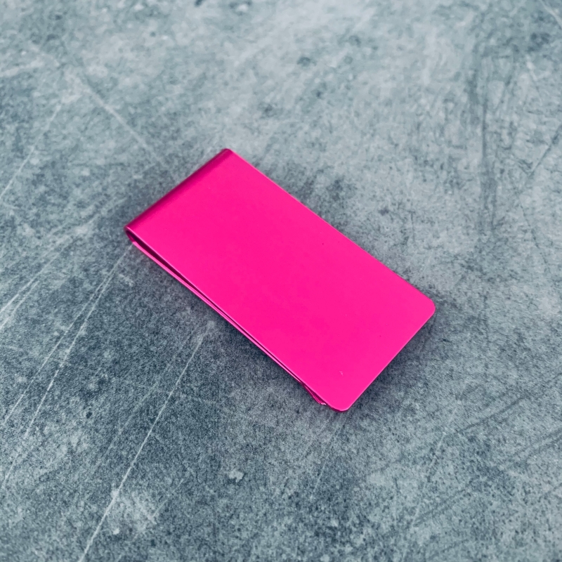 Růžová spona na peníze