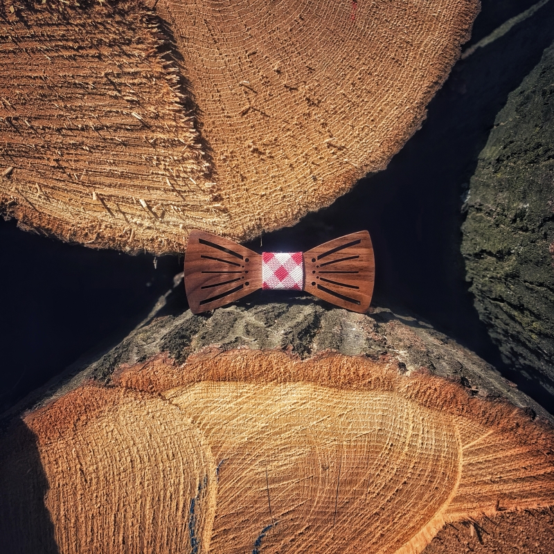 Dřevěný pánský motýlek Cross Cube 