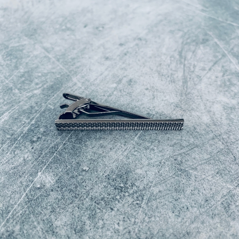 Šedá spona na kravatu Geometric