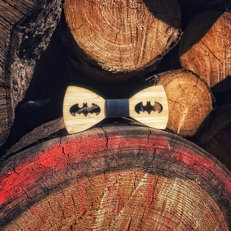 Dřevěný set - motýlek, manžetky + spona na kravatu Batman 