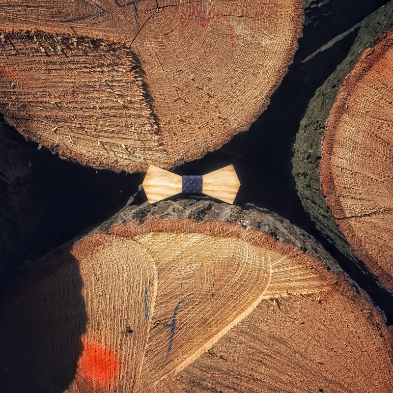 Dřevěný pánský motýlek Slim Hvězdy modré 