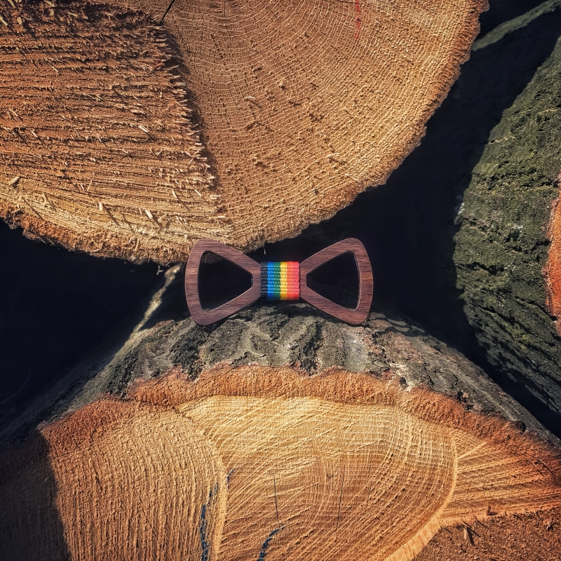 Dřevěný pánský motýlek Vrtule LGBT 