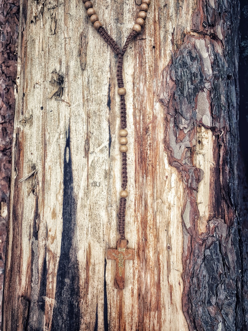 Hnědý Růženec Wood 