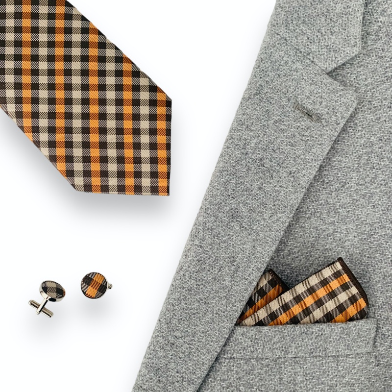 Oranžovo - hnědo - černý set kravata, kapesník a manžetové knoflíčky Kostičky 