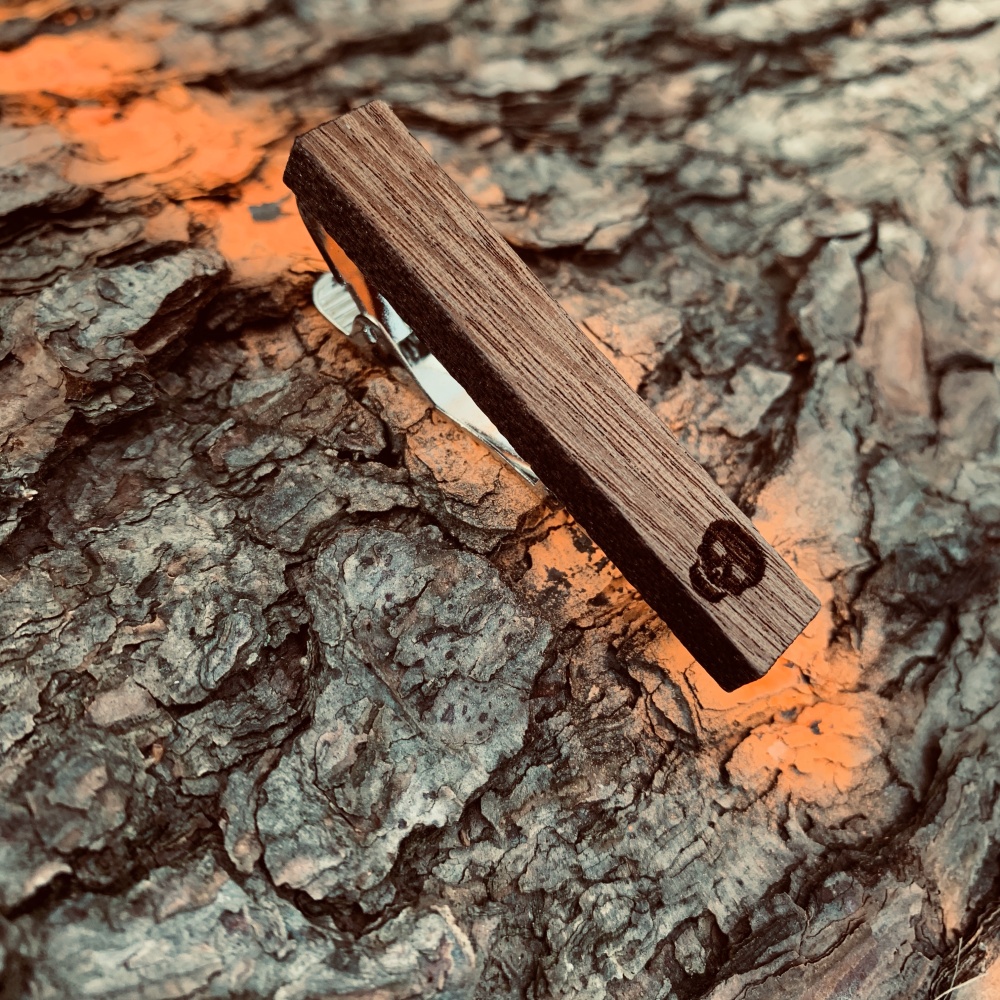 Dřevěná spona na kravatu Wood Lebka 