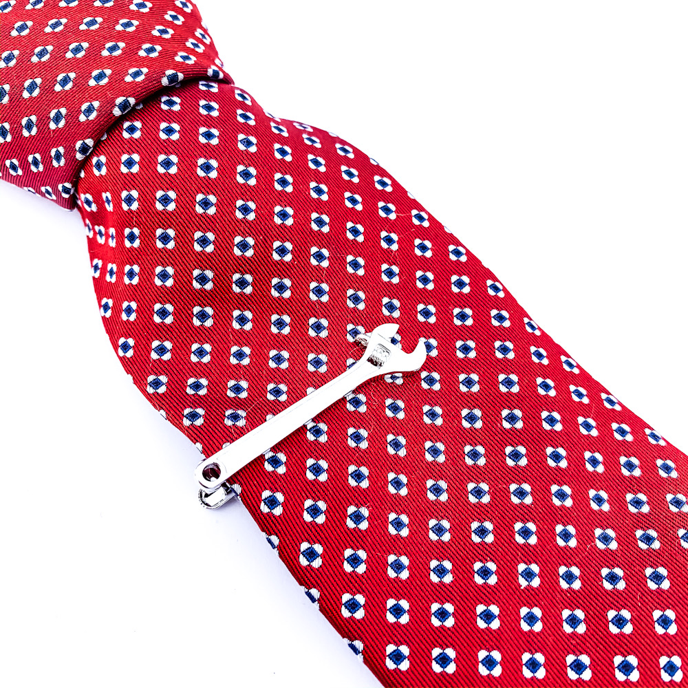 Stříbrná spona na kravatu Ráčnový klíč 