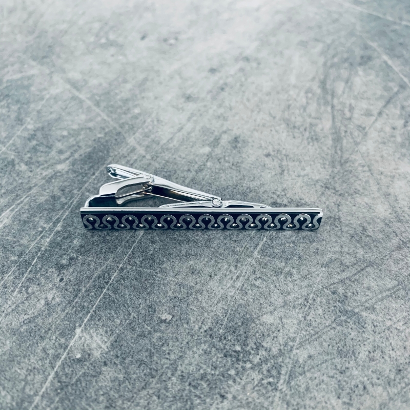 Stříbrno - černá spona na kravatu Snake