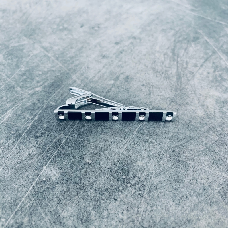 Stříbrno - černá spona na kravatu Ladder