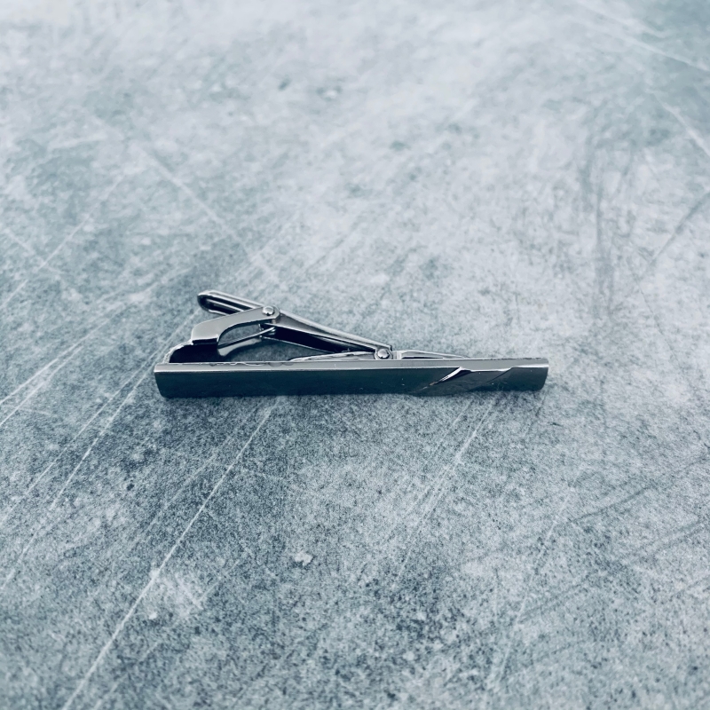 Šedá spona na kravatu Snick 