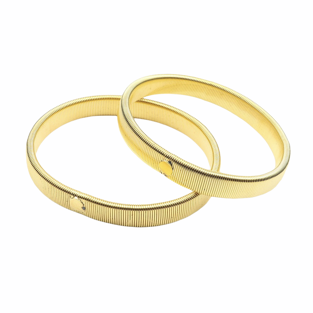 Zlatý kovový držák rukávu košile