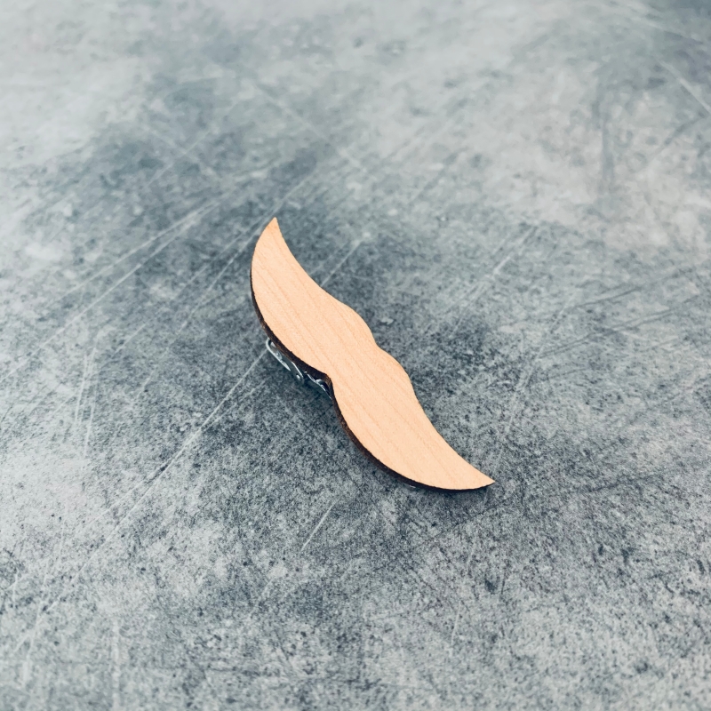 Dřevěná spona na kravatu Knír jasan 