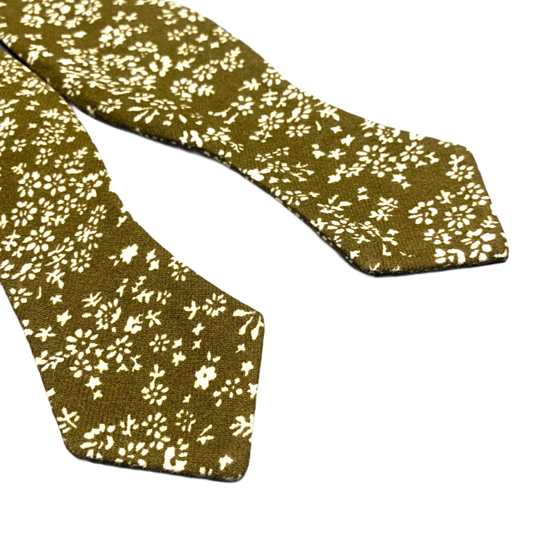 Zelený vázací motýlek Flowers