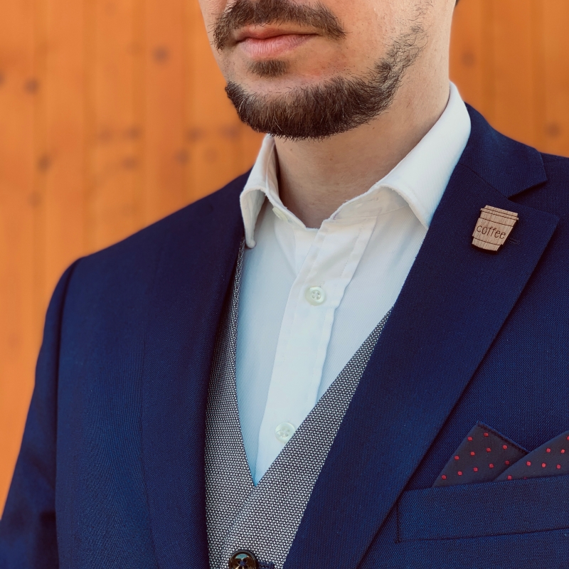 Dřevěná brož Káva v kelímku 