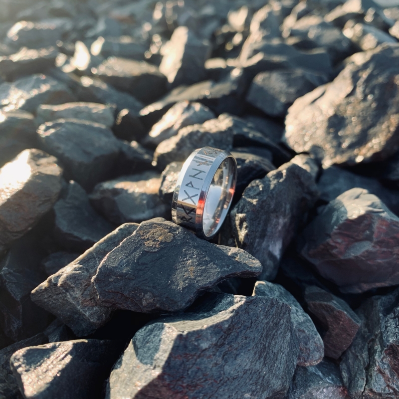 Stříbrný prsten Runy vel. 7