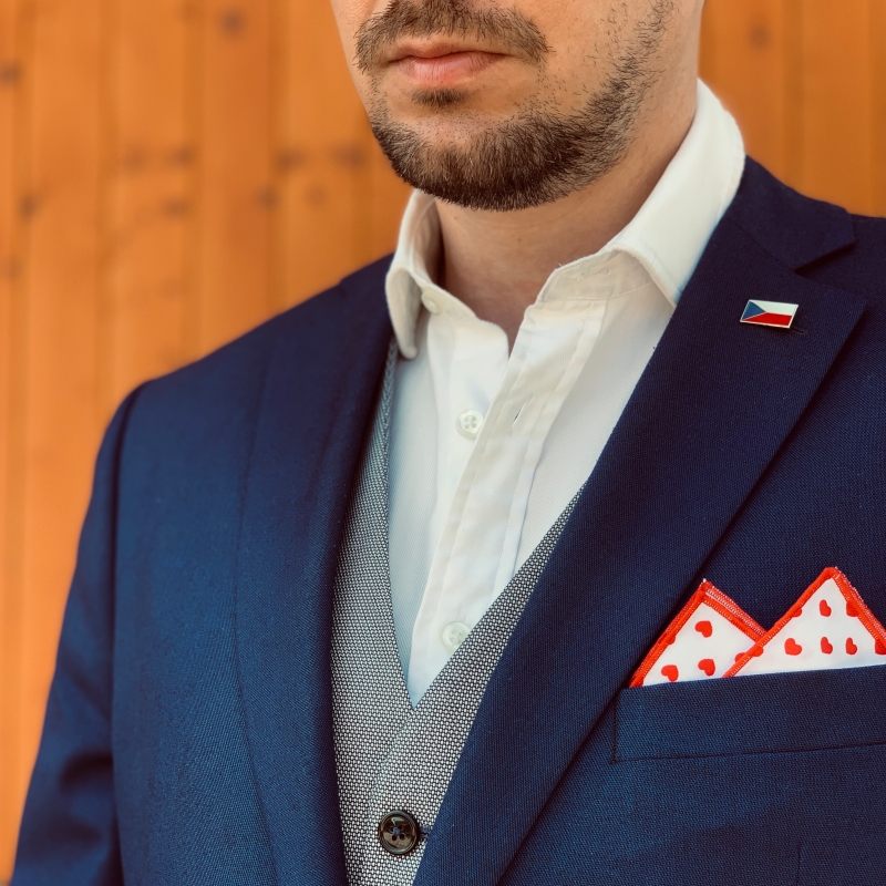 Bílo - červený kapesník do saka Srdce 