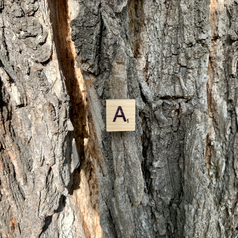 Brož Scrabble písmeno A 