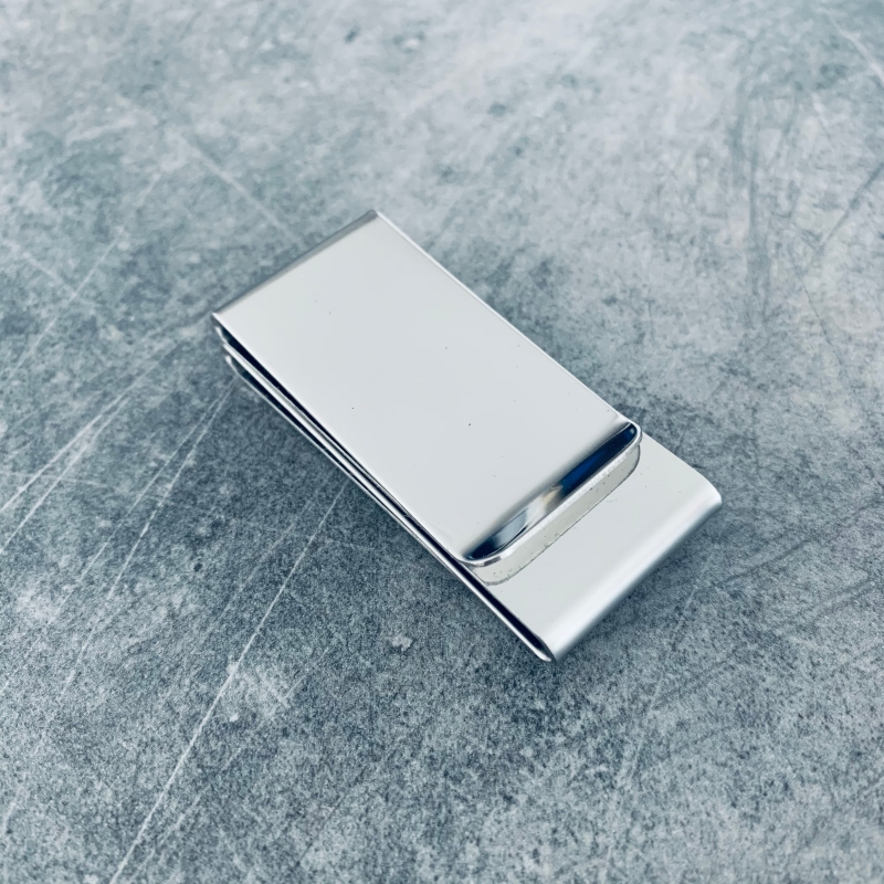 Stříbrná spona na peníze a karty