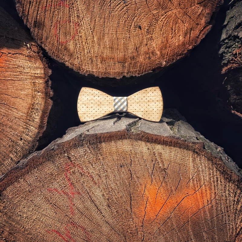 Dřevěný pánský motýlek Mahoosive Night sky - check I. 