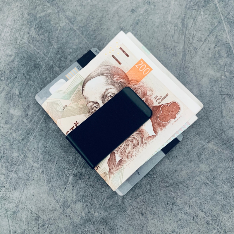 Černá spona na peníze a karty