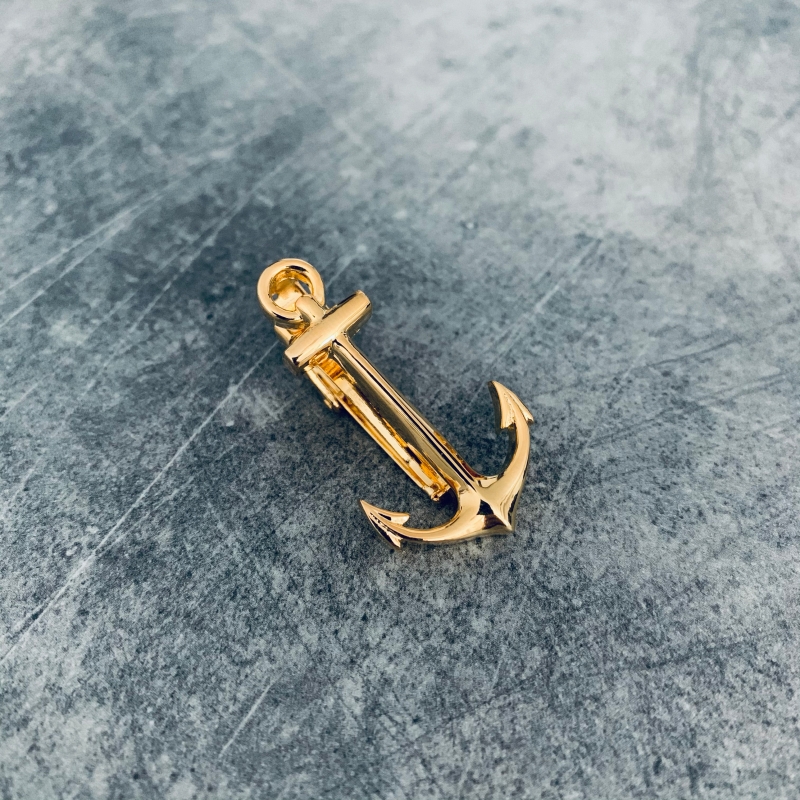 Zlatá spona na kravatu Kotva malá 