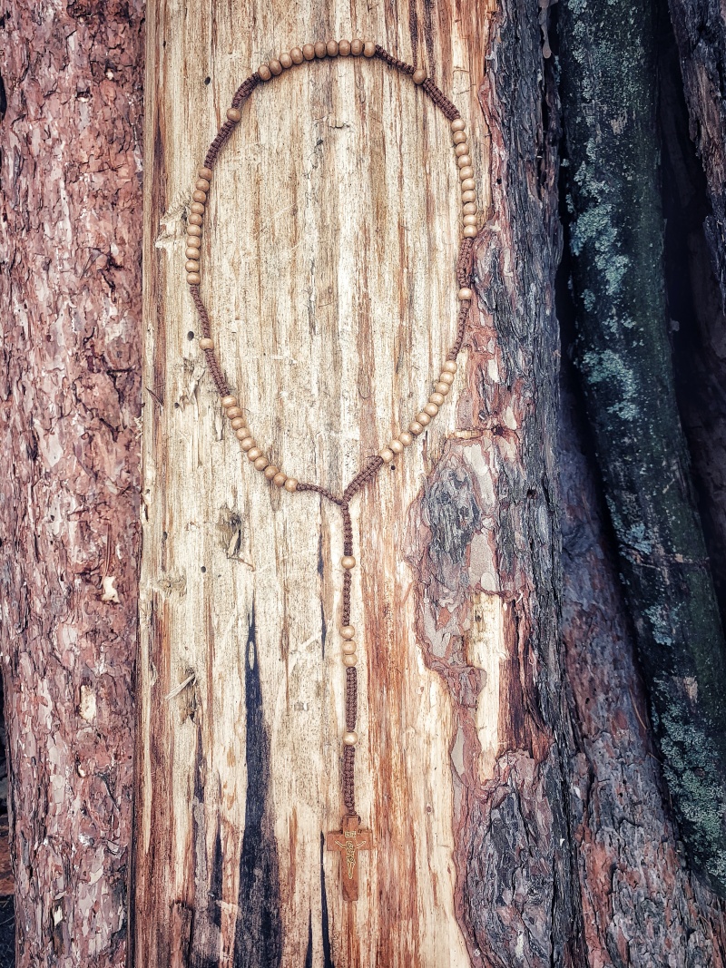 Hnědý Růženec Wood 