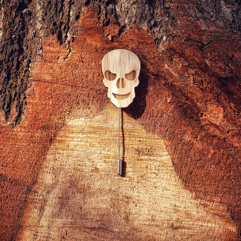 Dřevěná brož Lebka 