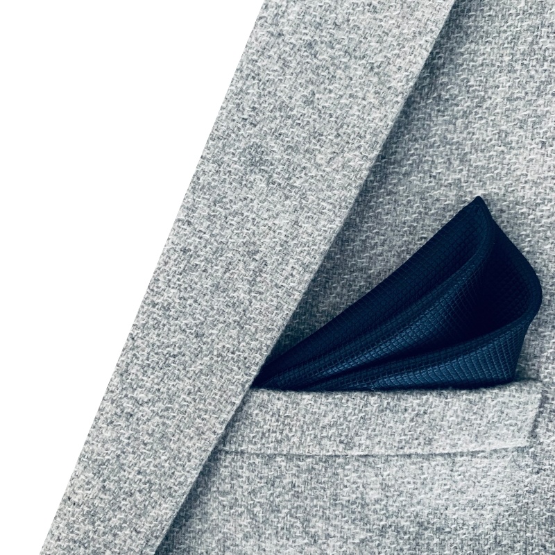 Dřevěný tmavě modrý set - motýlek Sharp Rounded + manžetové knoflíčky + kapesník