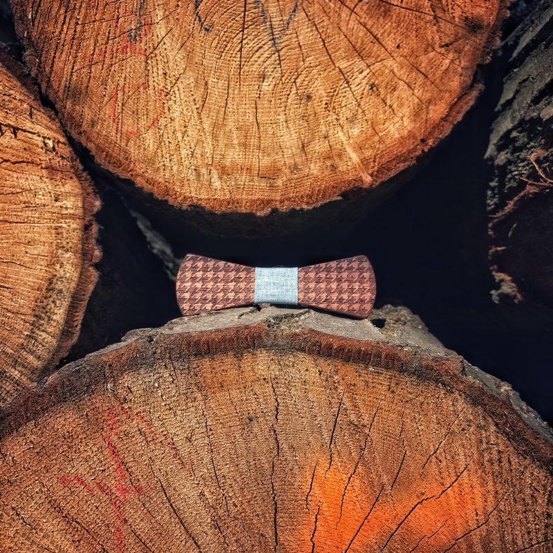 Dřevěný pánský motýlek Mahoosive Doutník Houndstooth - modrásek 