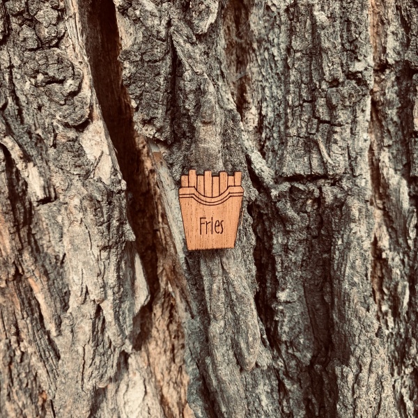 Dřevěná brož Hranolky