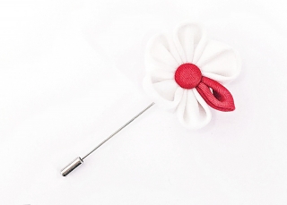 Bílo - červená  brož Flower Arrow