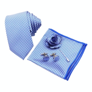 Světle modrý set Houndstooth - kravata, kapesník a manžetové knoflíčky + brož